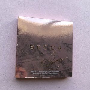 BECCA X Chrissy Teigen Glow Face Palette
